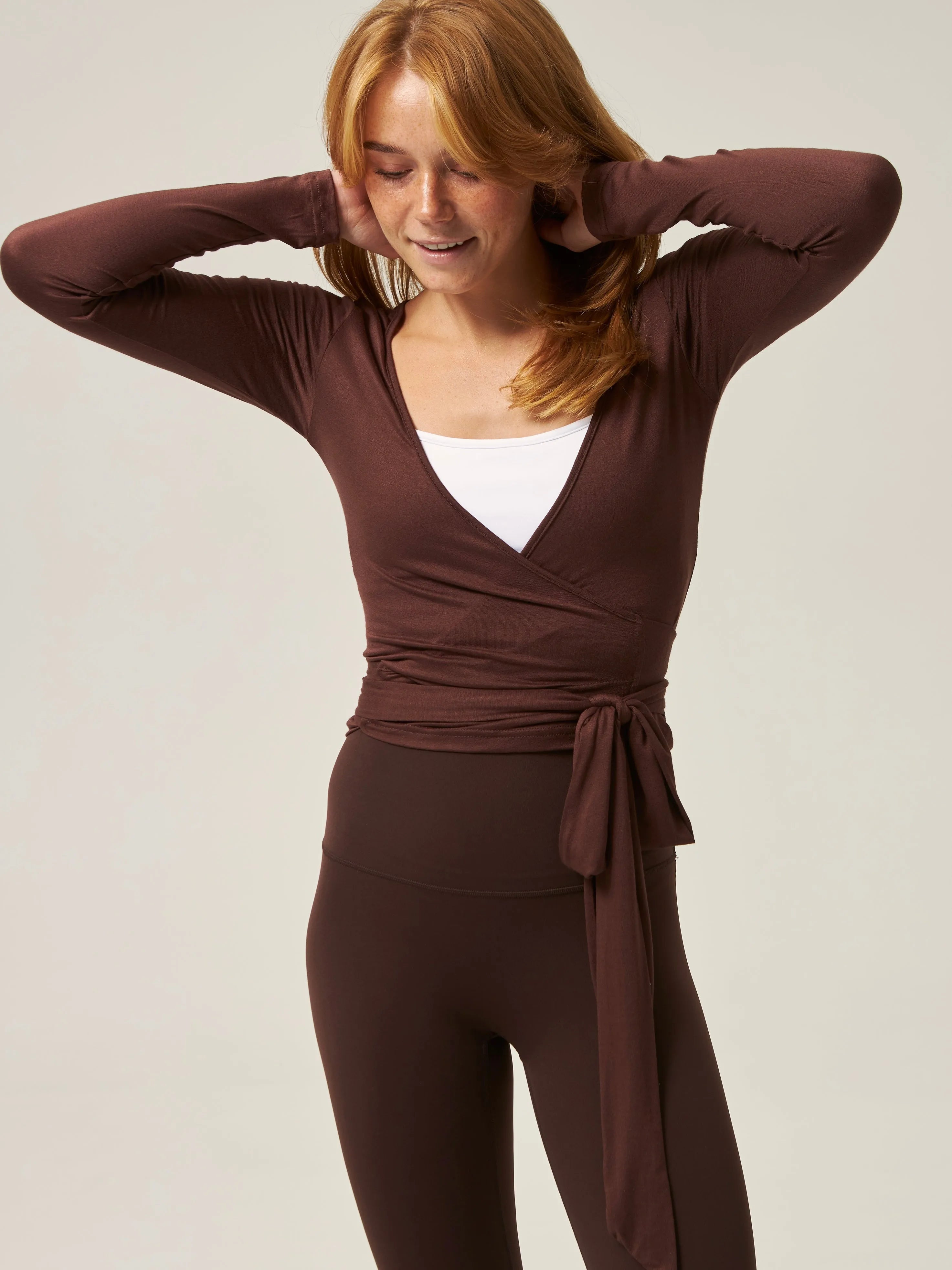 Top sportowy z cienkimi ramiączkami